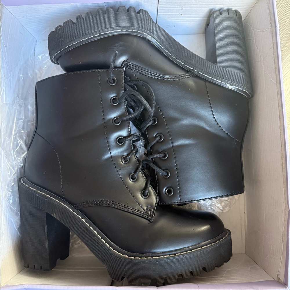 Black Women's Lace-Up Chunky Heel Boots